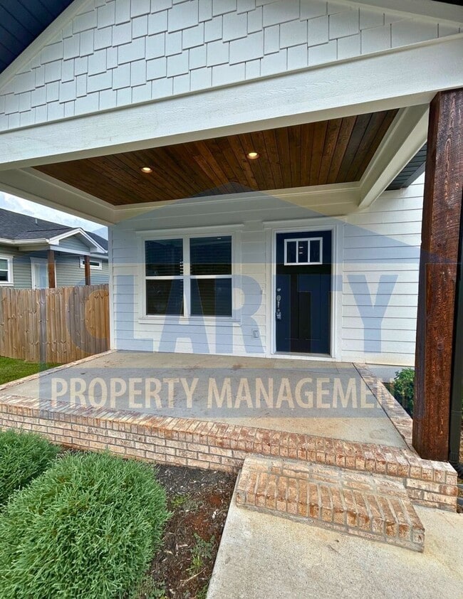 Building Photo - Three bedroom single level home!