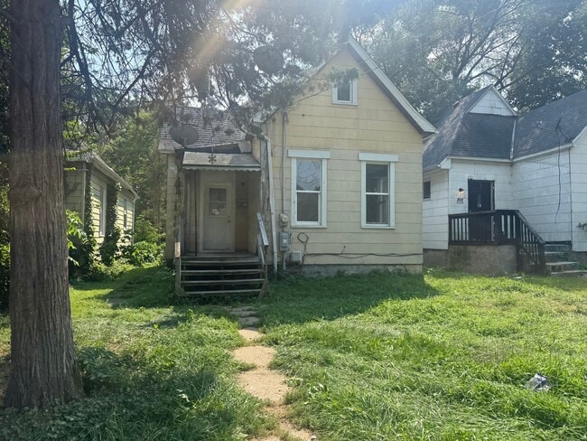 Building Photo - 601 Alexander Ave