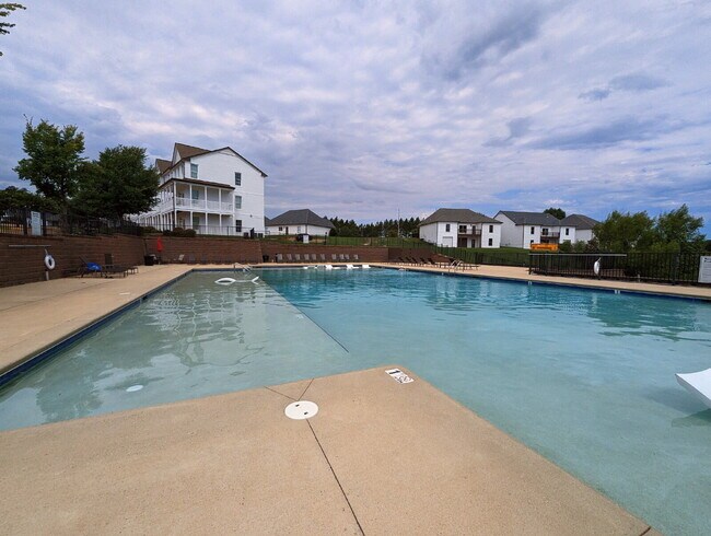 Building Photo - 222 Town Center Dr