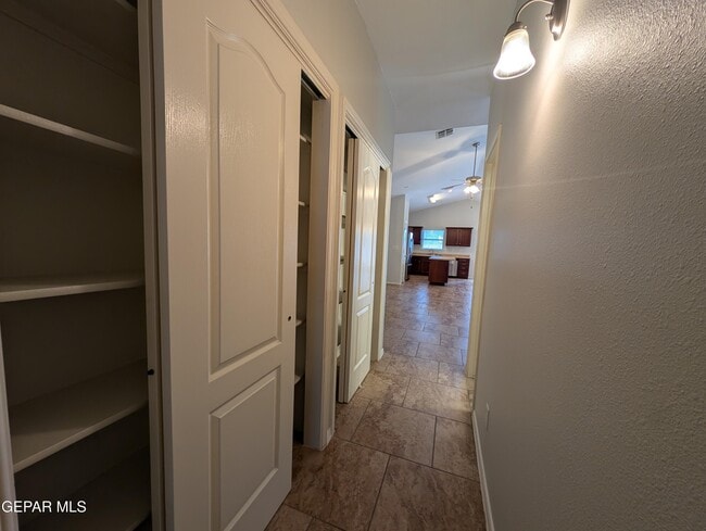 Building Photo - 6140 Sara Suzann Ln