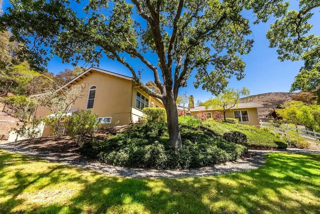 Building Photo - 4 Bed, 3.5 Bath - Spacious Carmel Valley R...