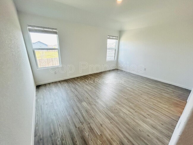 Building Photo - 742 Haas Wy