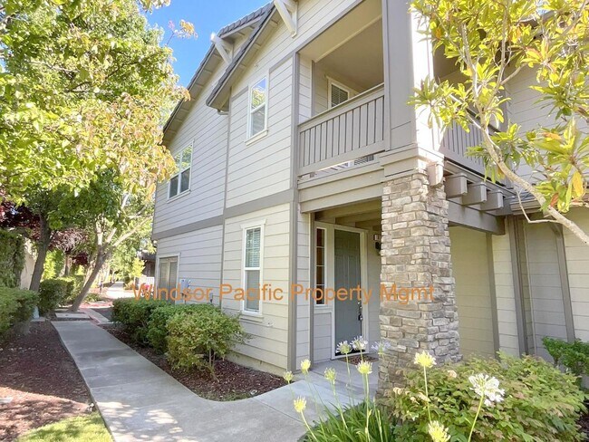 Building Photo - 915 Joree Ln