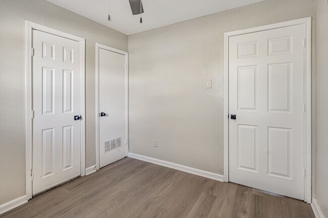 Building Photo - 4720 Carmen St