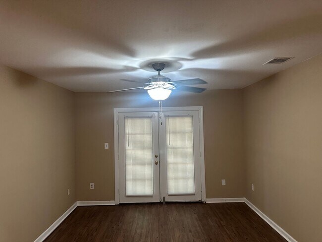 Building Photo - 23 Greenbriar*