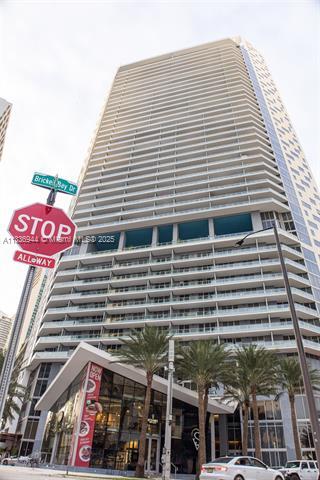 Building Photo - 1300 Brickell Bay Dr