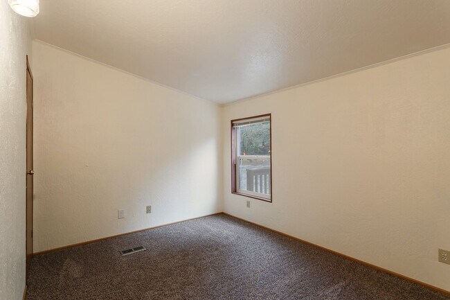 Building Photo - 3 Bedroom 1.75 Bath Mobile Home with Garag...