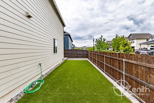 Building Photo - Modern Living in Ridgefield – 3BR/2.5BA Co...