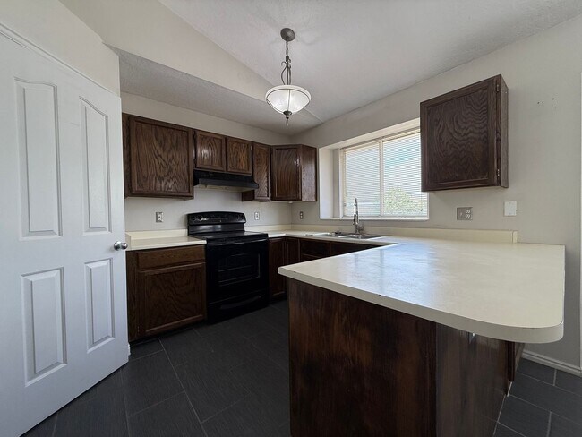 Building Photo - Updated Home in Draper!