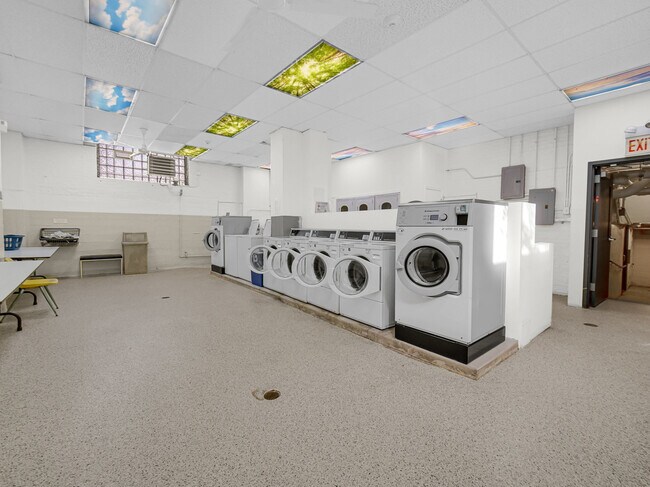 Building Photo - 5000 S Cornell Ave