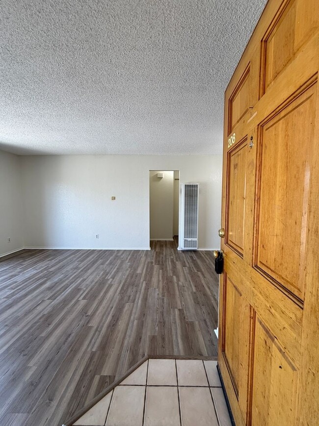 Building Photo - Quail Meadows Upstairs Condo with Easy Access to 101 Frwy/VSFB