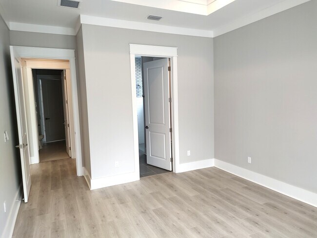 Building Photo - 4088 Biltmore Ave