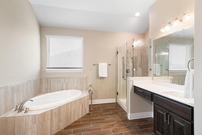 Building Photo - 521 Betony Lp