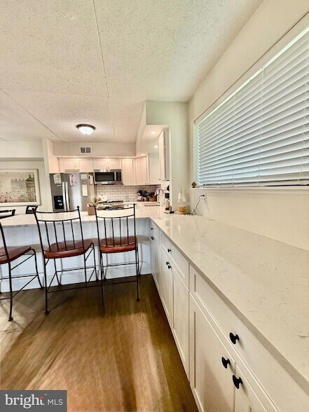 Building Photo - 6906 Hilltop Dr