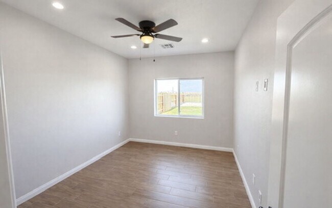 Building Photo - Executive Retreat in Brawley: Spacious 5-Bedroom Home Ideal for Corporate Stays or Refined Family...