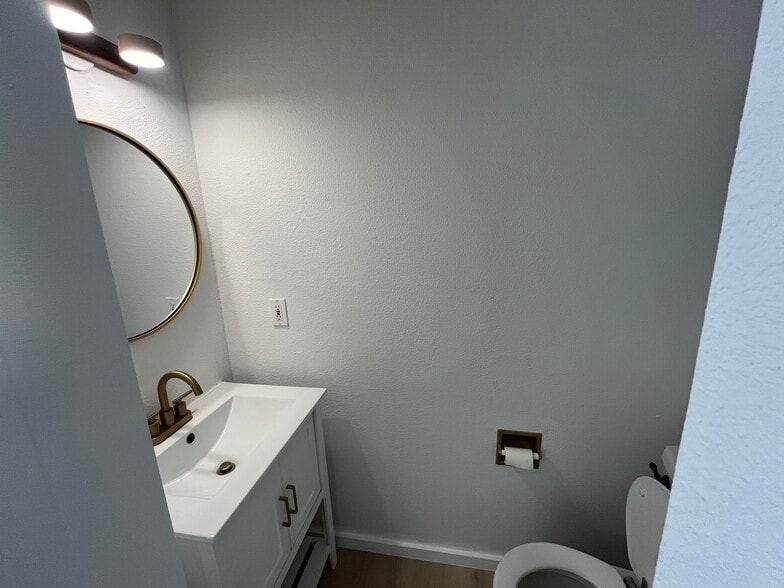 Building Photo - 1437 SW 13th Pl