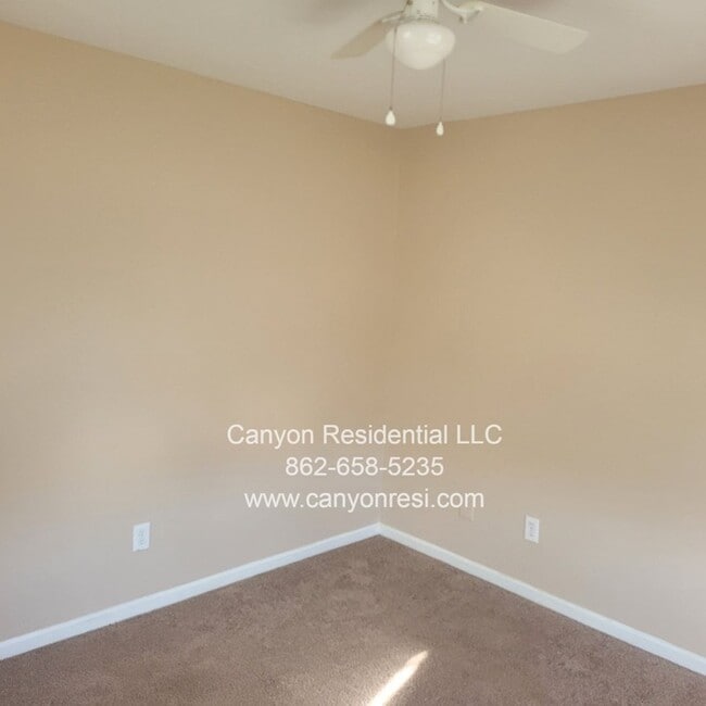 Building Photo - 4396 Moat Dr