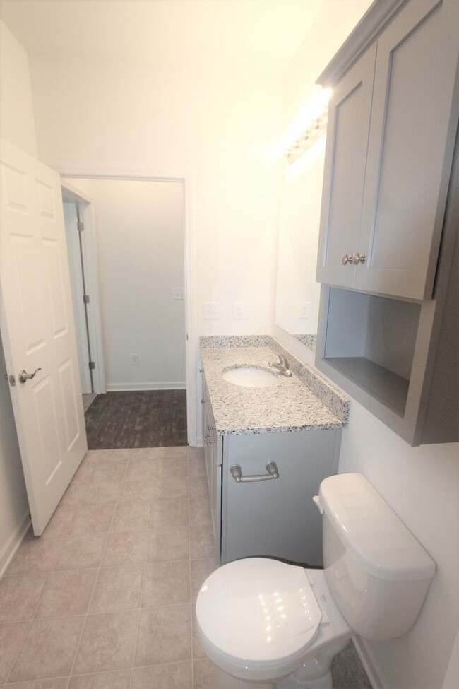 Building Photo - BEAUTIFUL 3BD 2.5 BTH Apartment home RAINT...