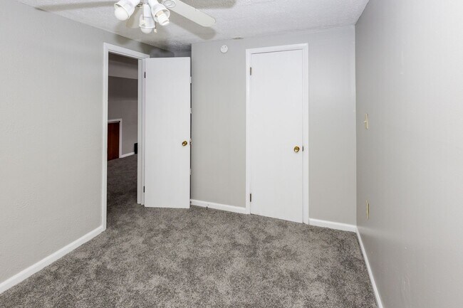 Building Photo - 5048 Claremont Blvd