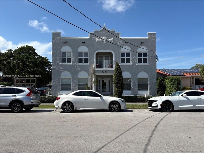 Building Photo - 3237 SW 4th St