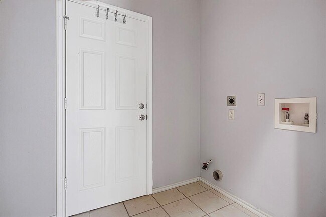 Building Photo - 7021 Gentle Oak Dr