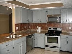 Building Photo - 8435 Quail Hills Dr