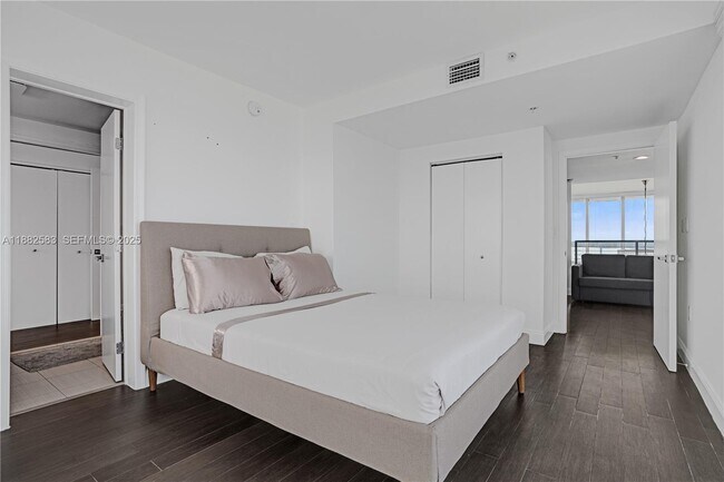 Building Photo - 7930 East Dr