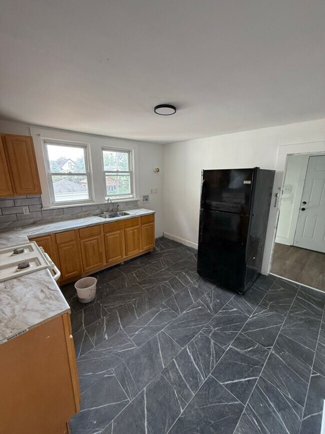 Building Photo - 1608 E Gibson St