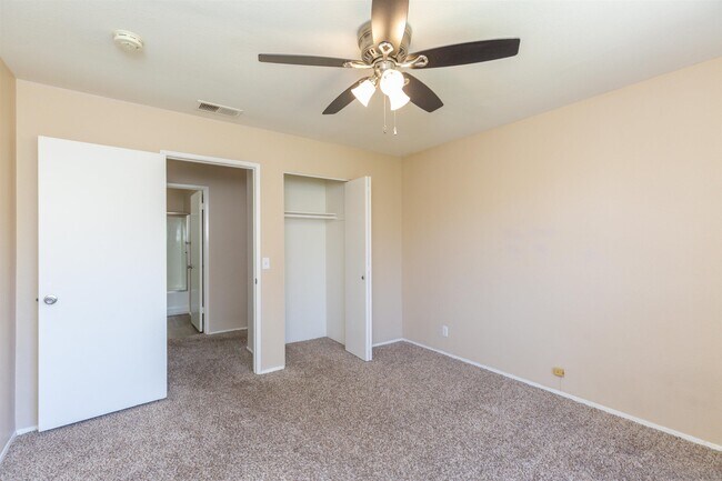 Building Photo - 663 Diamond Way