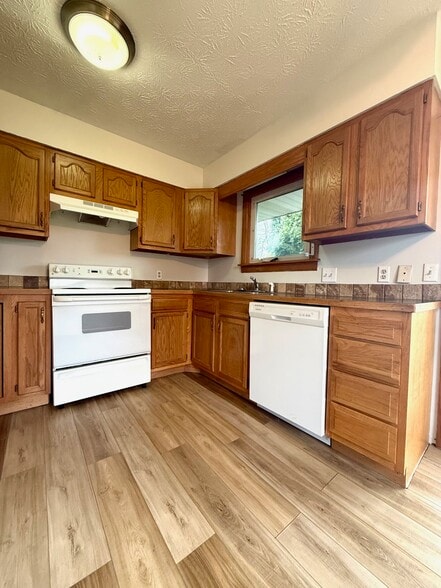 Building Photo - 6249 Amanda Dr