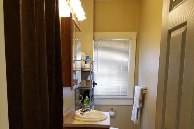 Bathroom with Tub/Shower - 103 W 12th St