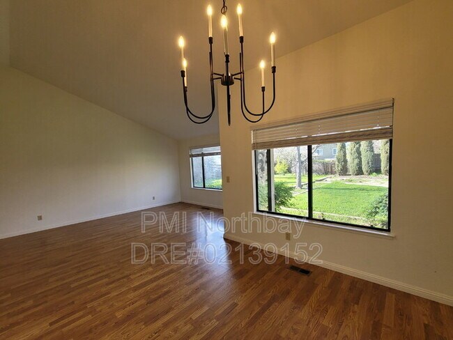 Building Photo - 3552 Larchmont Ct