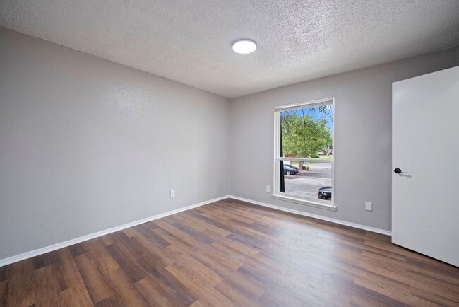 Building Photo - Diamond Villas