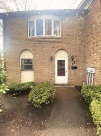 Building Photo - Townhome -  Haverford Circle