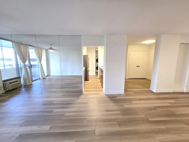 Building Photo - Large 2br/2ba/1pkg Condo near Blaisdell!