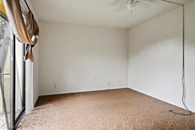 Building Photo - 262 Woodland Rd