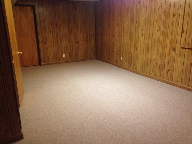 Building Photo - Great Brick Rambler for Rent in Washington Terrace