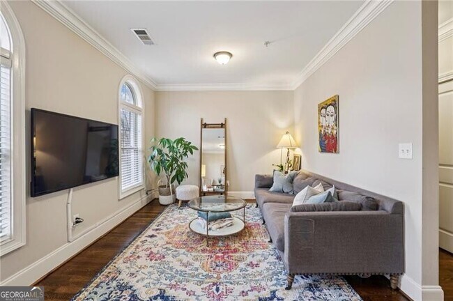 Building Photo - 305 Le Gran Bend