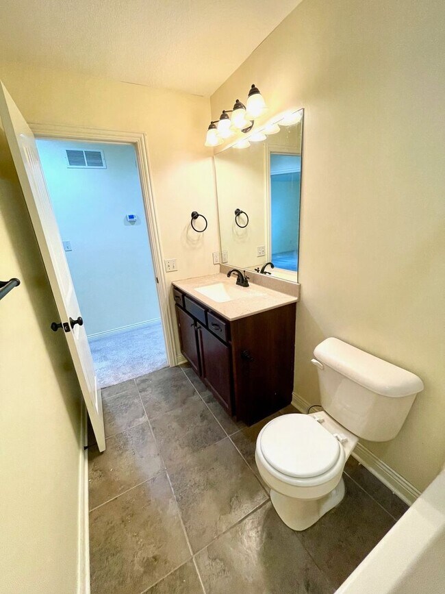 Building Photo - 3 Bedroom Ranch-Style Home in West Columbia