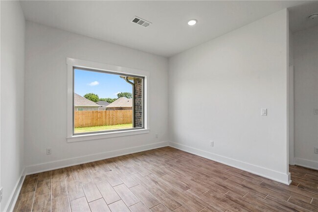 Building Photo - 110 N Banner Ave