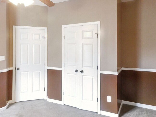 Building Photo - 308 Park Village Dr