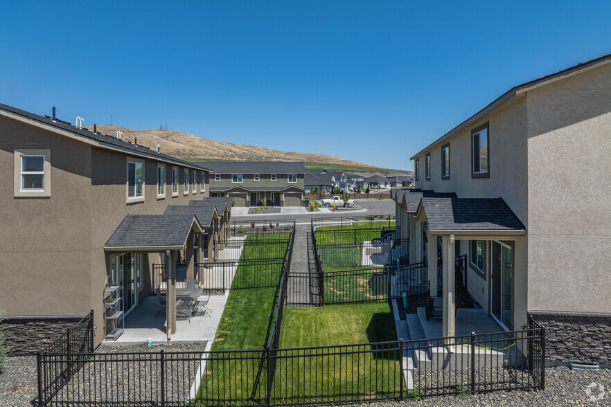 Primary Photo - West Vine Townhomes