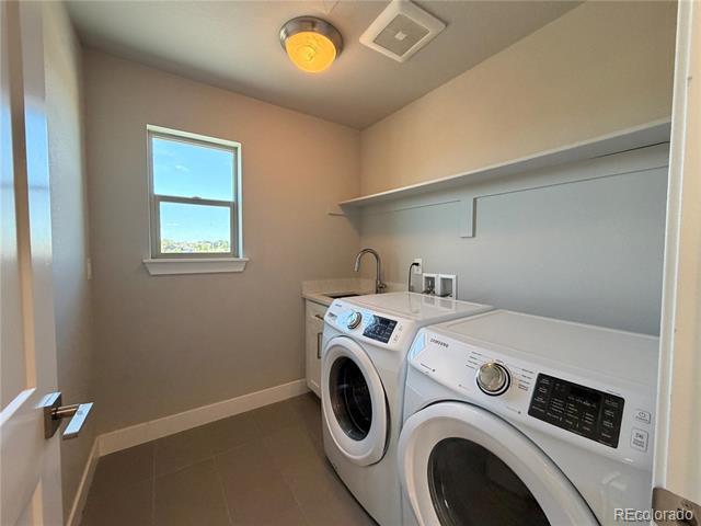 Building Photo - 22561 E Hinsdale Ave