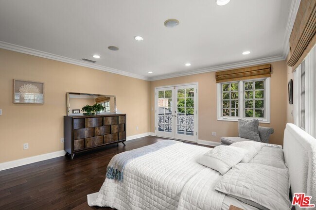 Building Photo - 9023 Alto Cedro Dr