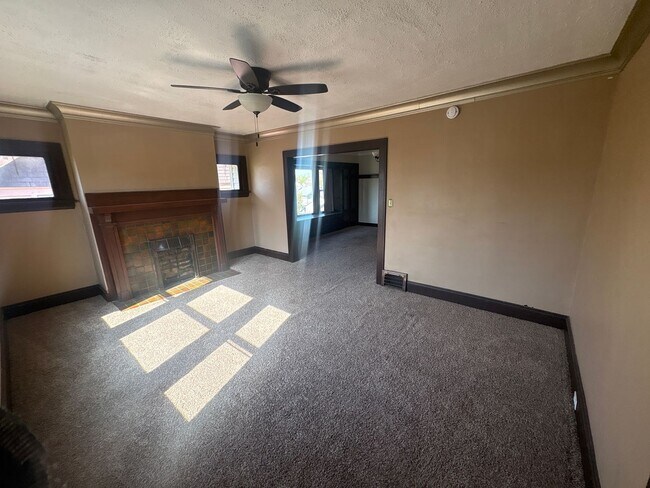 Building Photo - Waterbury1647