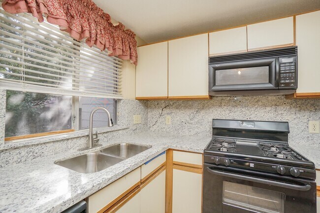 Building Photo - 2808 Grants Lake Blvd