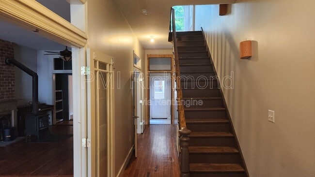 Building Photo - 411 S Laurel St
