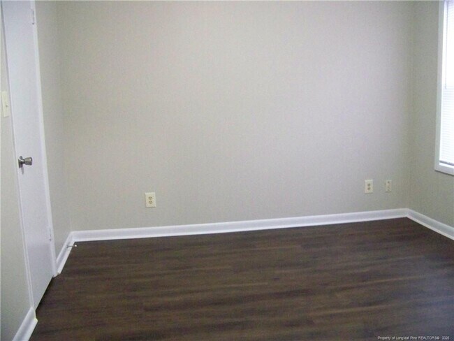 Building Photo - 663 Bartons Landing Pl