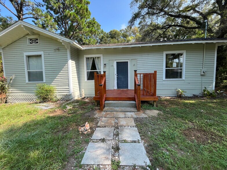 Building Photo - 206 Ridge Rd