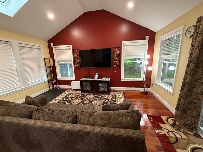 Building Photo - 45 Winterberry Way